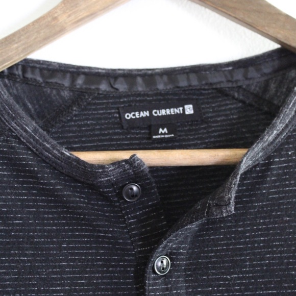 Men’s Ocean Current Multi Pattern and Colored Long Sleeve Henley Medium Preowned - Picture 2 of 6